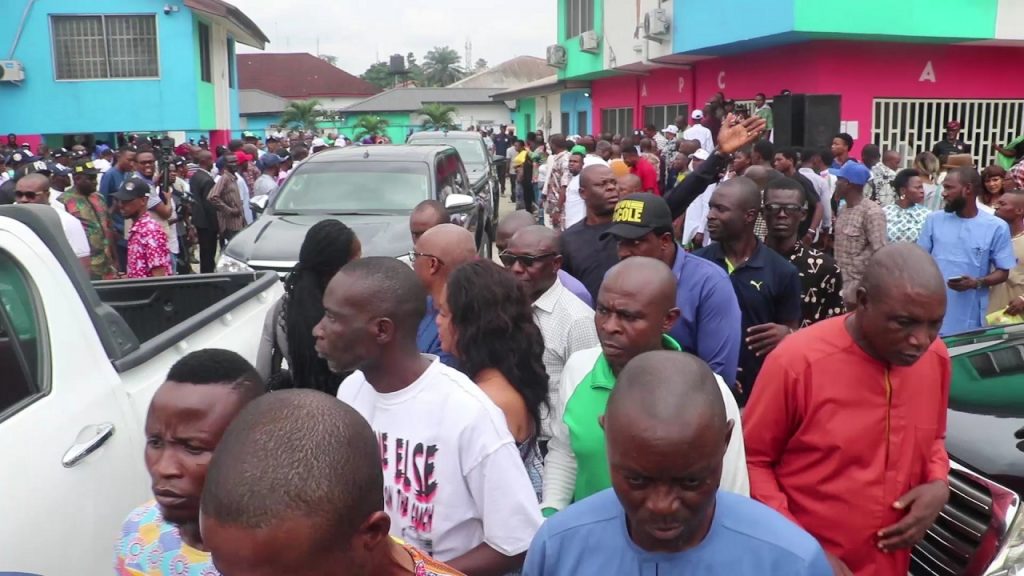 APC Supporters Welcome Amaechi To Port Harcourt (Watch Video)